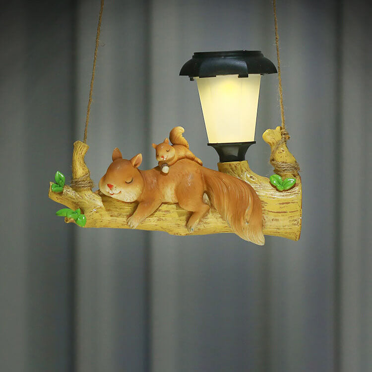GlowSloth – Lustige Außenwandleuchte mit zwei Faultieren, die auf einem Ast ruhen