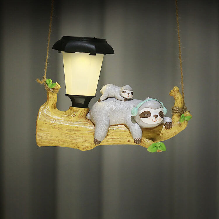 GlowSloth – Lustige Außenwandleuchte mit zwei Faultieren, die auf einem Ast ruhen