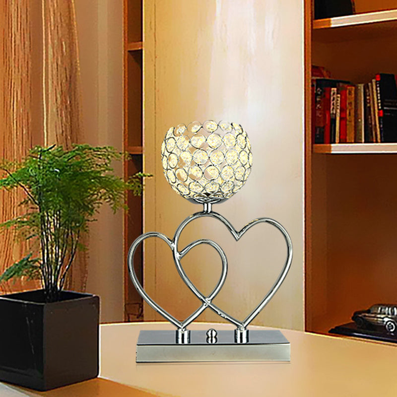 Chromea – Moderne LED-Tischlampe mit Herz- und Kuppeldesign
