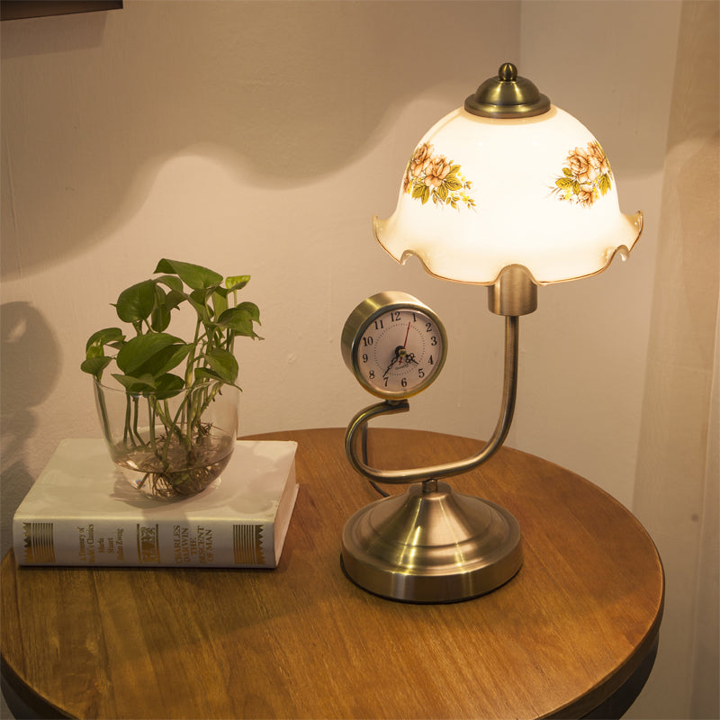 Florvella – rustikale Blumen-Tischlampe mit schrägem Kristall