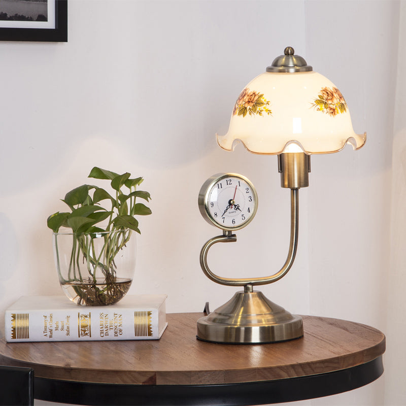 Florvella – rustikale Blumen-Tischlampe mit schrägem Kristall