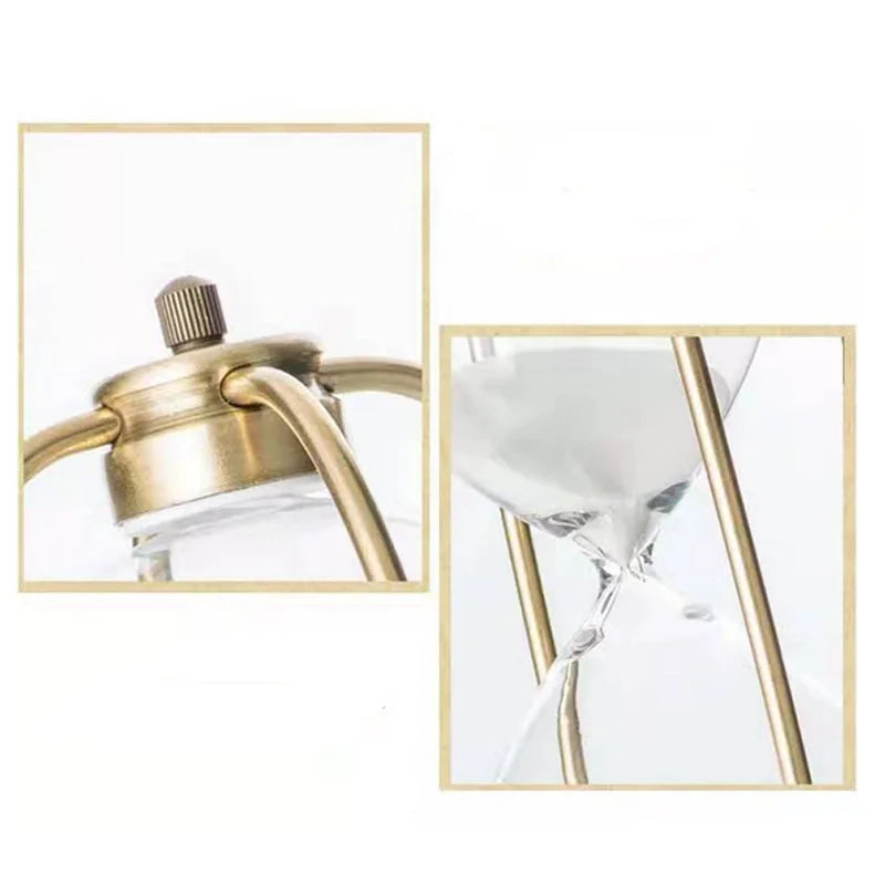 Zeitlose Eleganz – Vintage-Stundenglas mit klassischem Gestell zur Dekoration