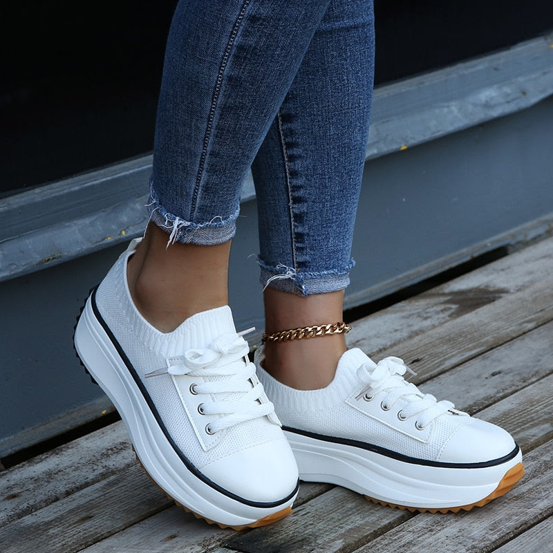 Thora Stilvolle Sneakers mit Dickeren Sohlen und Verstellbaren Schnürsenkeln