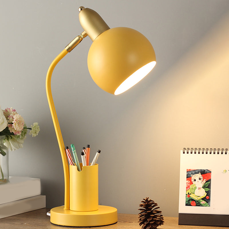 LumiSphere - Metallsphäre-Nachtischlampe mit röhrenförmigem Stifthalter-Design