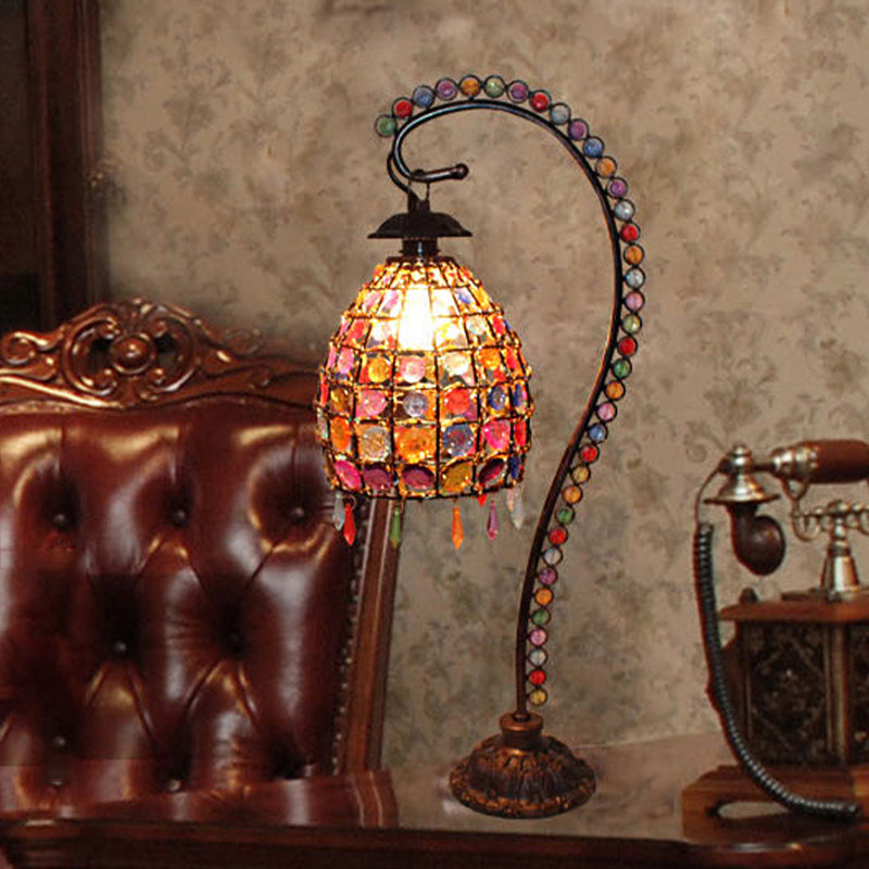 Lumbelle – Boho Tischlampe mit Perlen und elegantem gefärbtem Glas