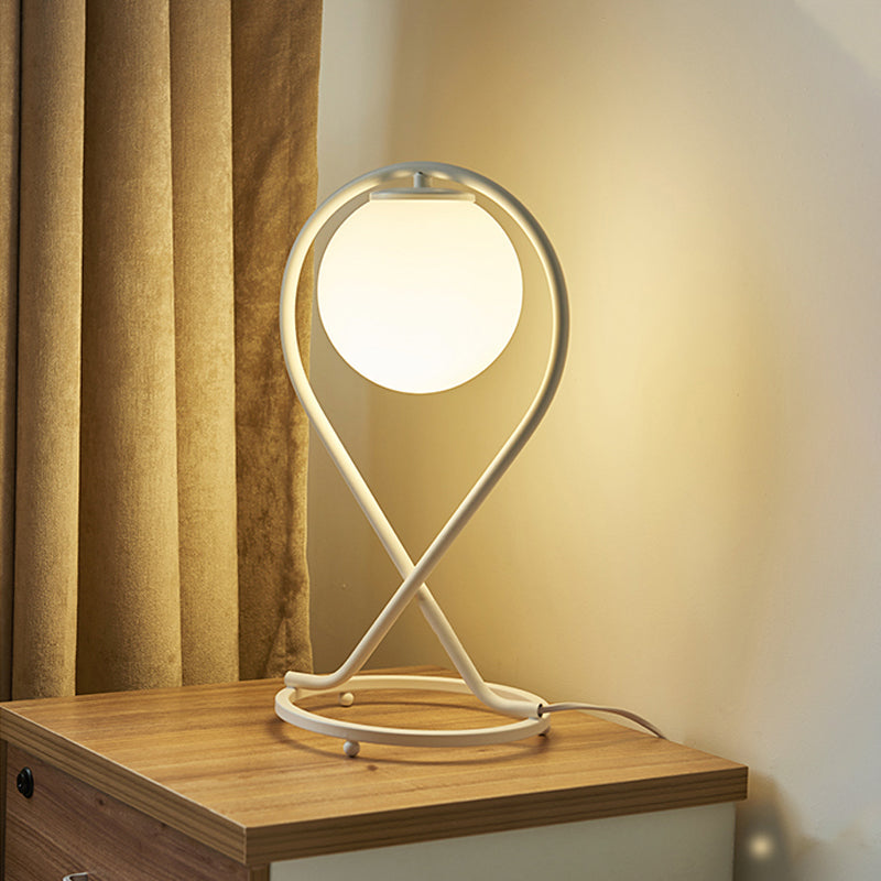 Orbina – Schlanke weiße LED-Tischlampe für das Kinderzimmer