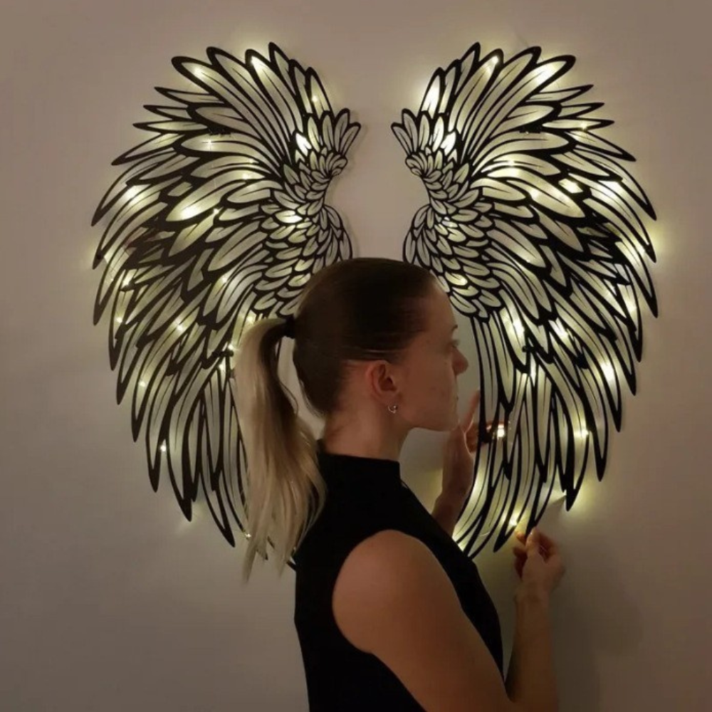 AngelGlow Belyst Englevinge Wandkunst mit elegantem Federdesign