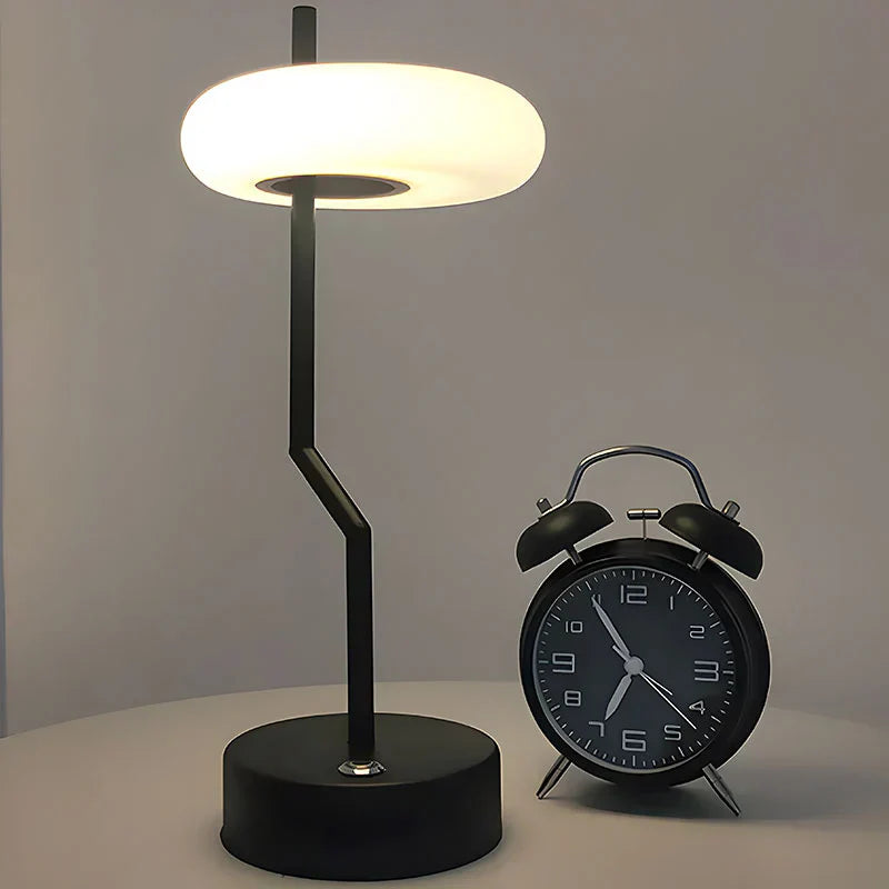 CurvaGlow - Elegante Stehlampe mit rundem Schirm