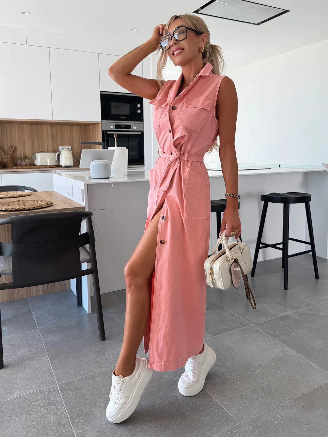 Elisara Ärmelloses Lange Kleid mit Knopfdetail vorne – Elegantes Flammendes Kleid