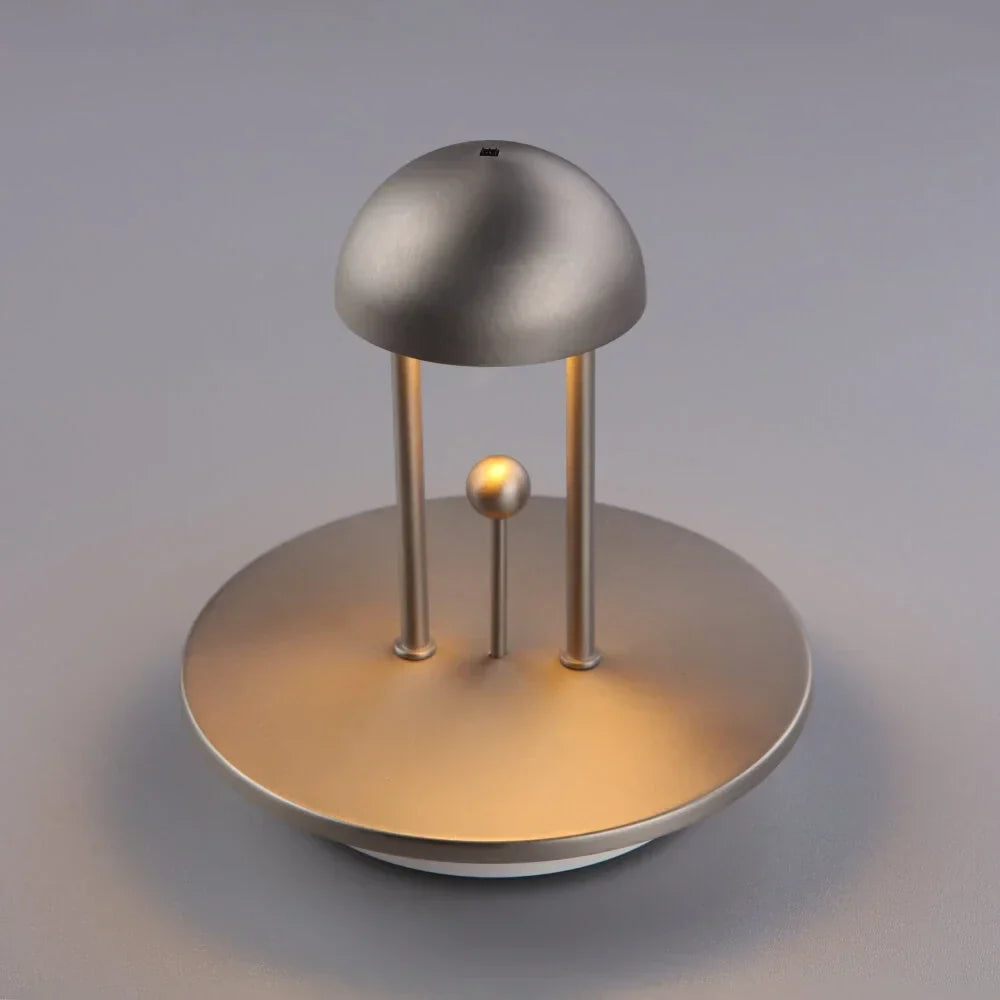 LumaDome Minimalistische Tischlampe – Elegantes Kuppeldesign