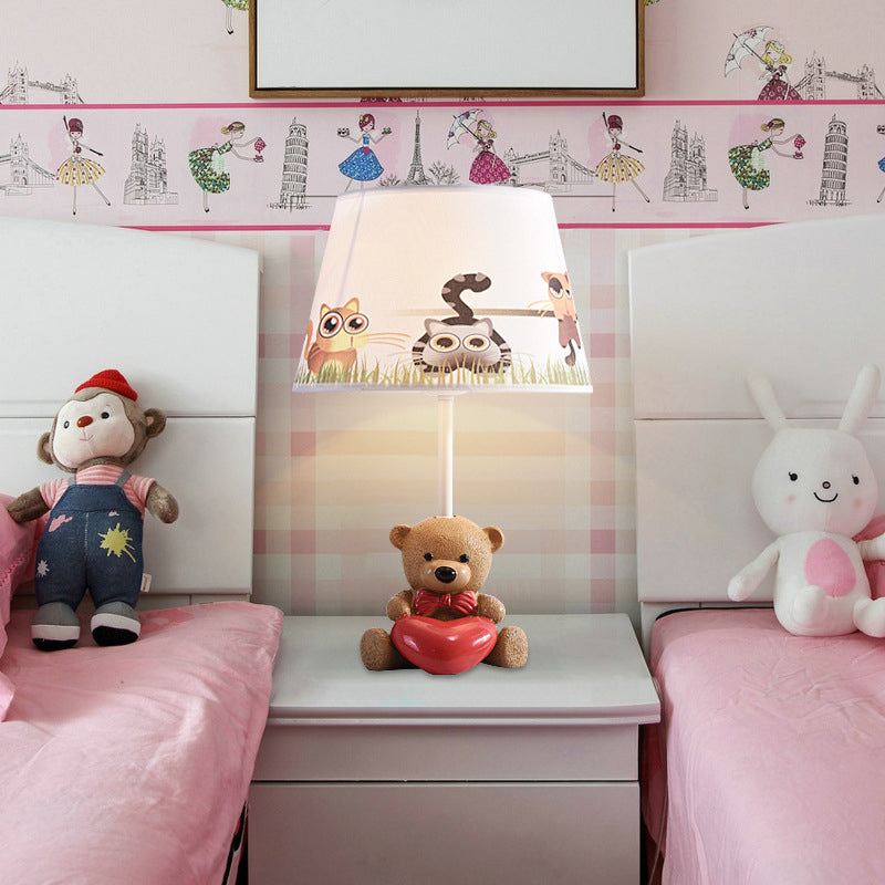 Figurilux – Nordisch inspirierte Nachttischlampe für das Schlafzimmer