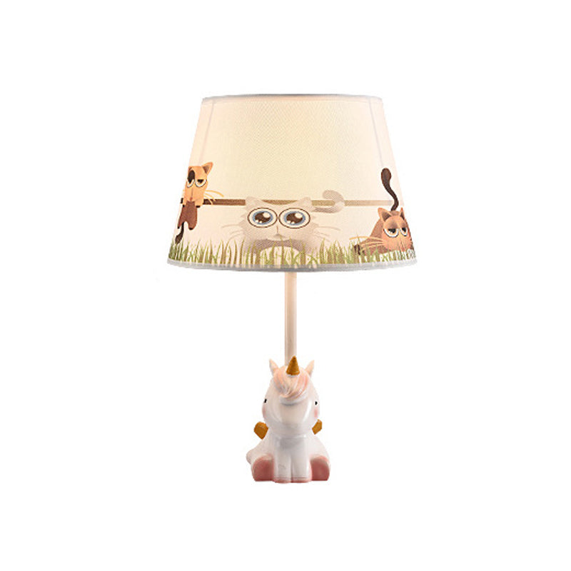 Figurilux – Nordisch inspirierte Nachttischlampe für das Schlafzimmer