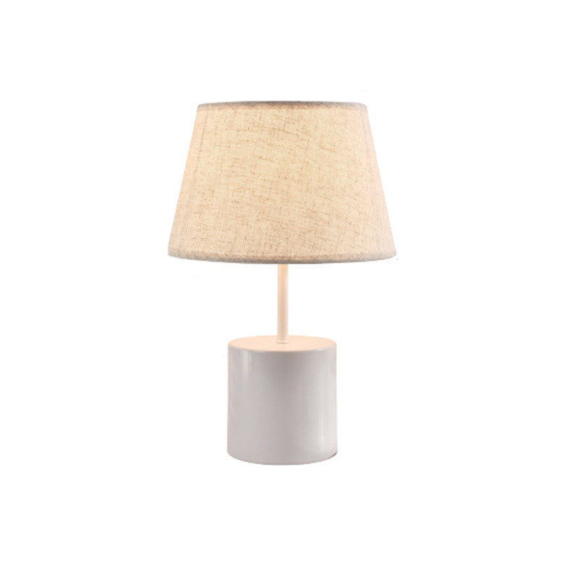 Figurilux – Nordisch inspirierte Nachttischlampe für das Schlafzimmer