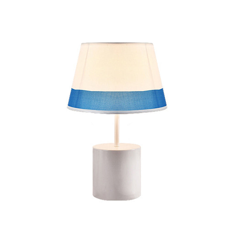Figurilux – Nordisch inspirierte Nachttischlampe für das Schlafzimmer