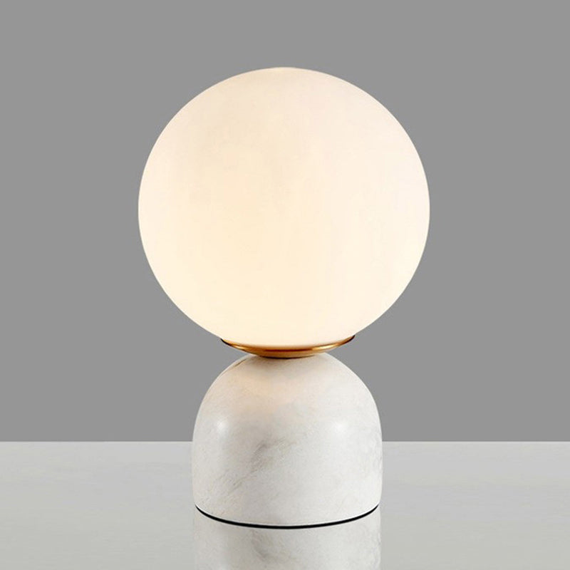 Lunora | Nordisch Frosted Glas Kugellampe
