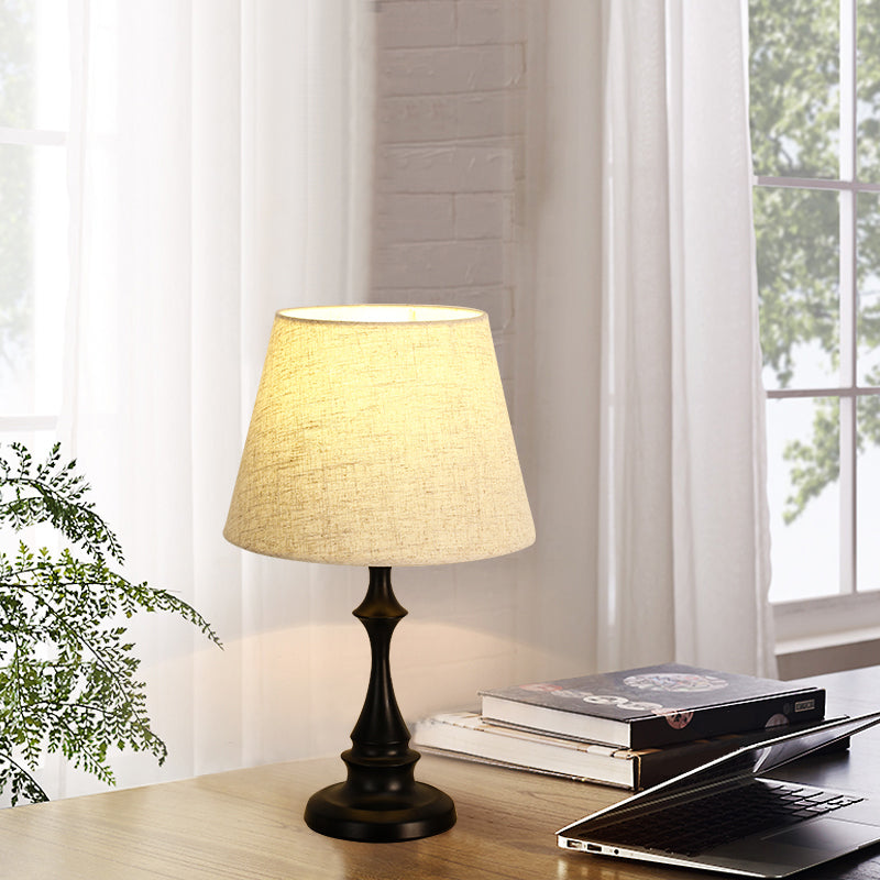 SoftGlow Tischlampe mit Stoffschirm – Moderne minimalistische Tischlampe