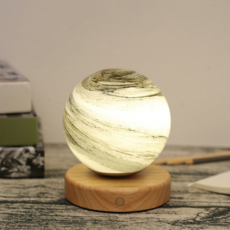 LunarGlow Mini Nachttischlampe – Postmoderne Tischlampe mit Holzfuß