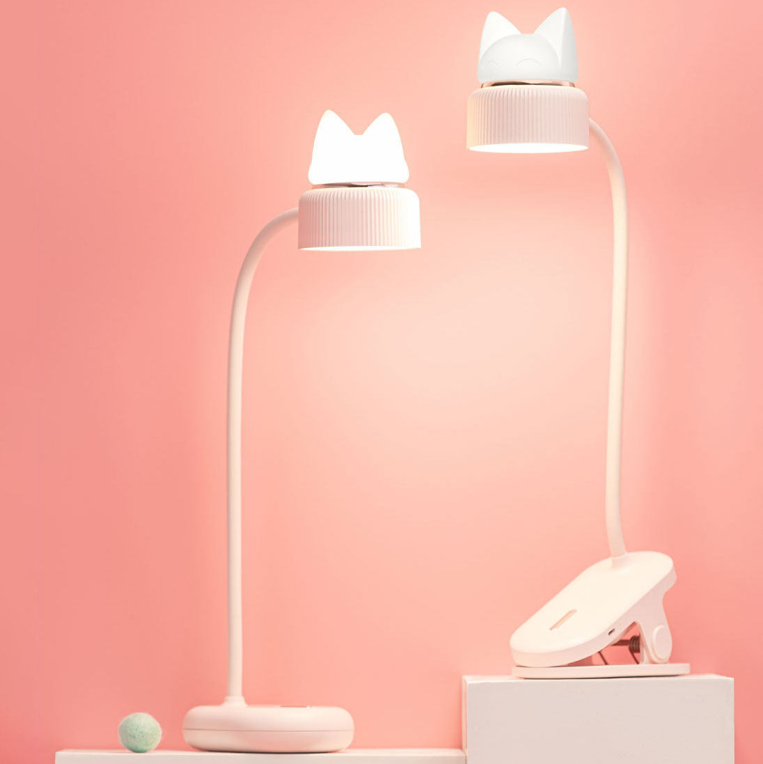 GlowLamp - Moderne LED-Tischlampe mit Katzenöhrendesign