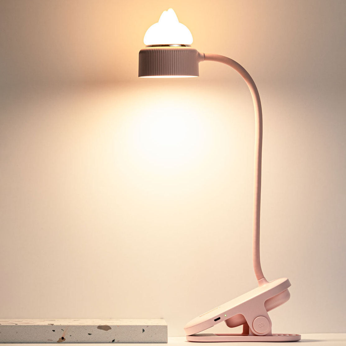GlowLamp - Moderne LED-Tischlampe mit Katzenöhrendesign