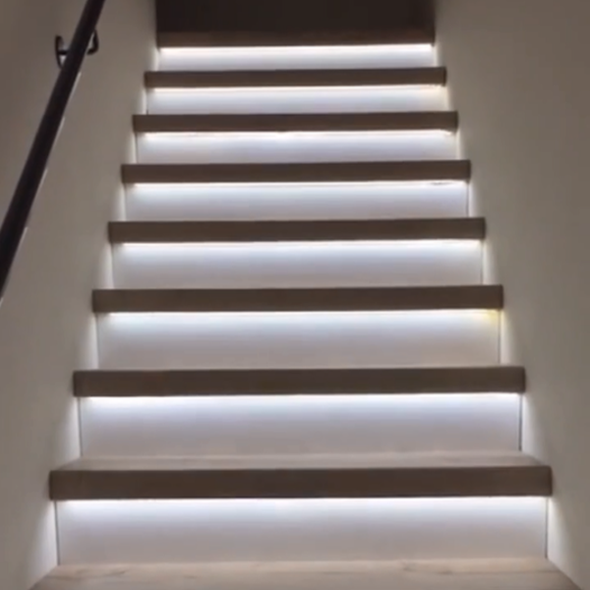 GlowGuard – Bewegungsaktiviertes LED-Licht mit einstellbarem Sensor