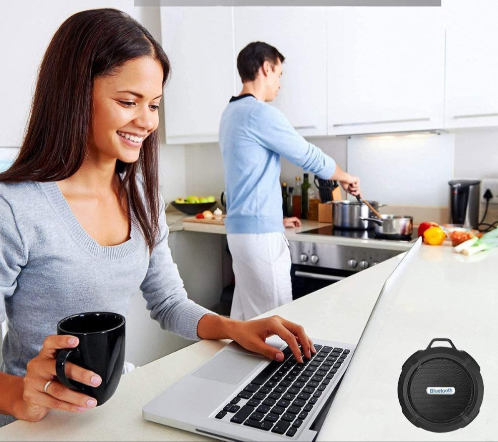 SoundGrip Tragbarer Bluetooth-Lautsprecher – Kabellos & Wasserabweisend mit Saugnapf