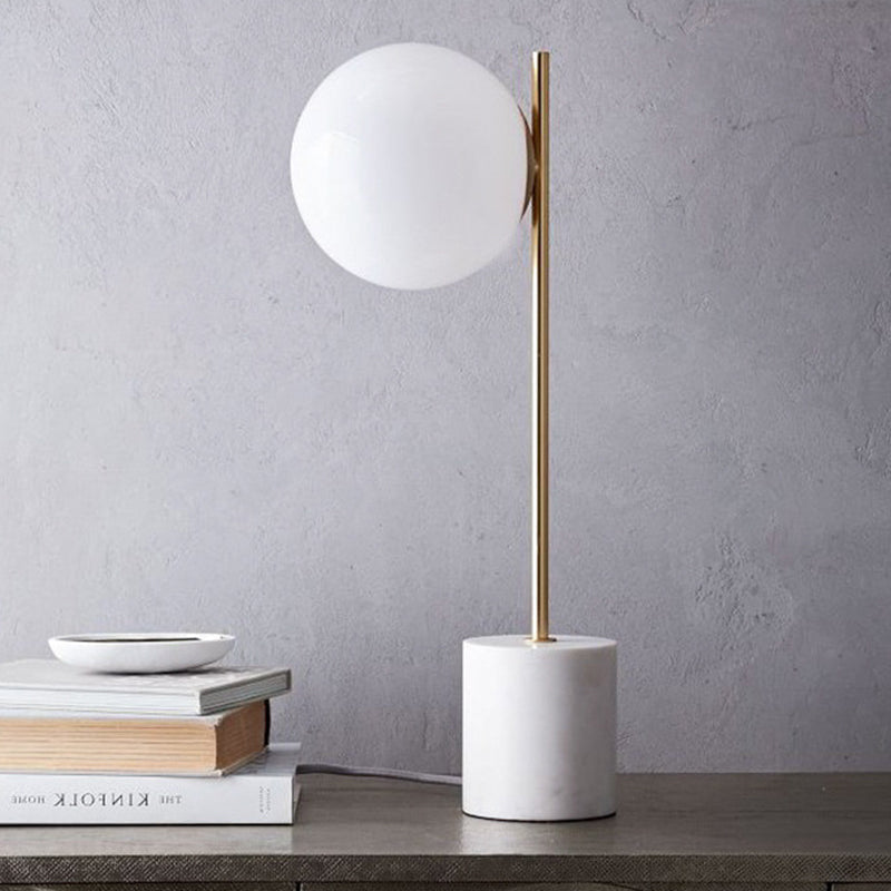 Aurelia | Moderne weiße Glas sphärische Tischlampe mit Marmorbasis