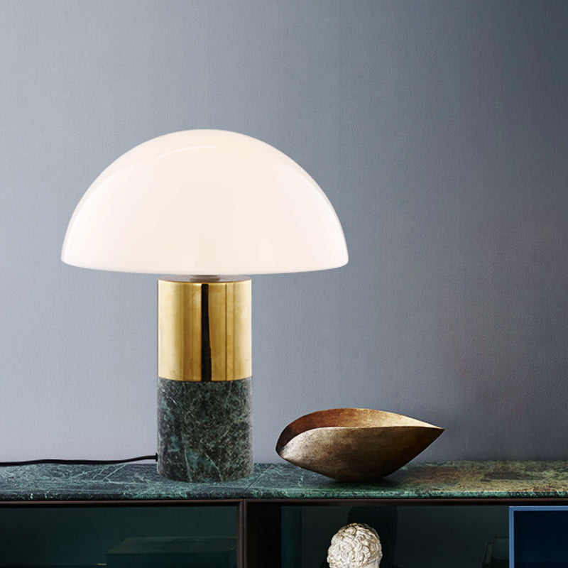 LumoSphere - Elegante Kuppel Tischlampe mit milchigem Glasschirm