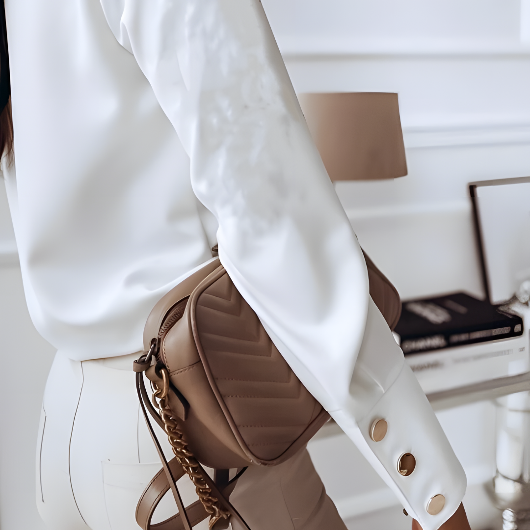 Elora – Elegante langärmelige Bluse mit Knöpfen