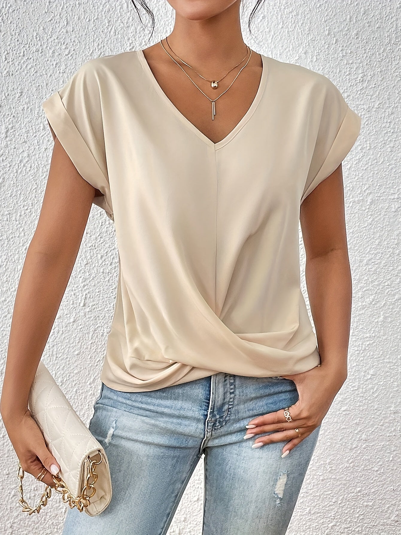 Elvira V-Ausschnitt Top mit Knotendetail – Elegant und Zeitlos