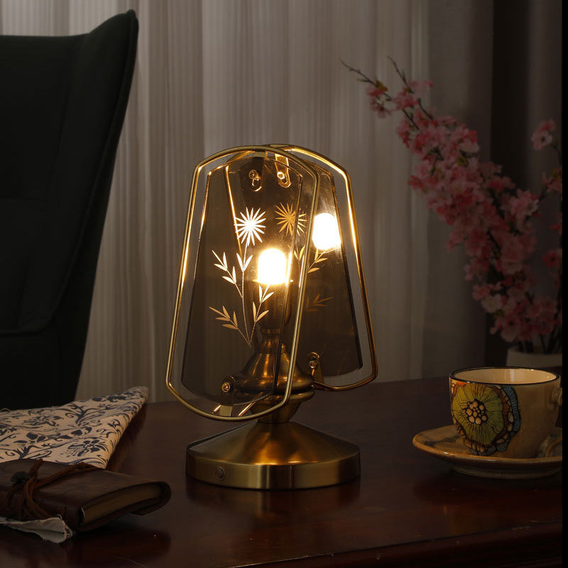 PetalGlow Tischlampe mit Blumengravur – Elegante Akzentbeleuchtung
