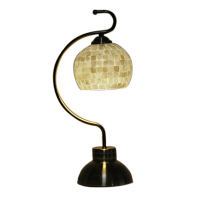 Glasstel – Elegante globusförmige Tischlampe mit Muschel-Muster