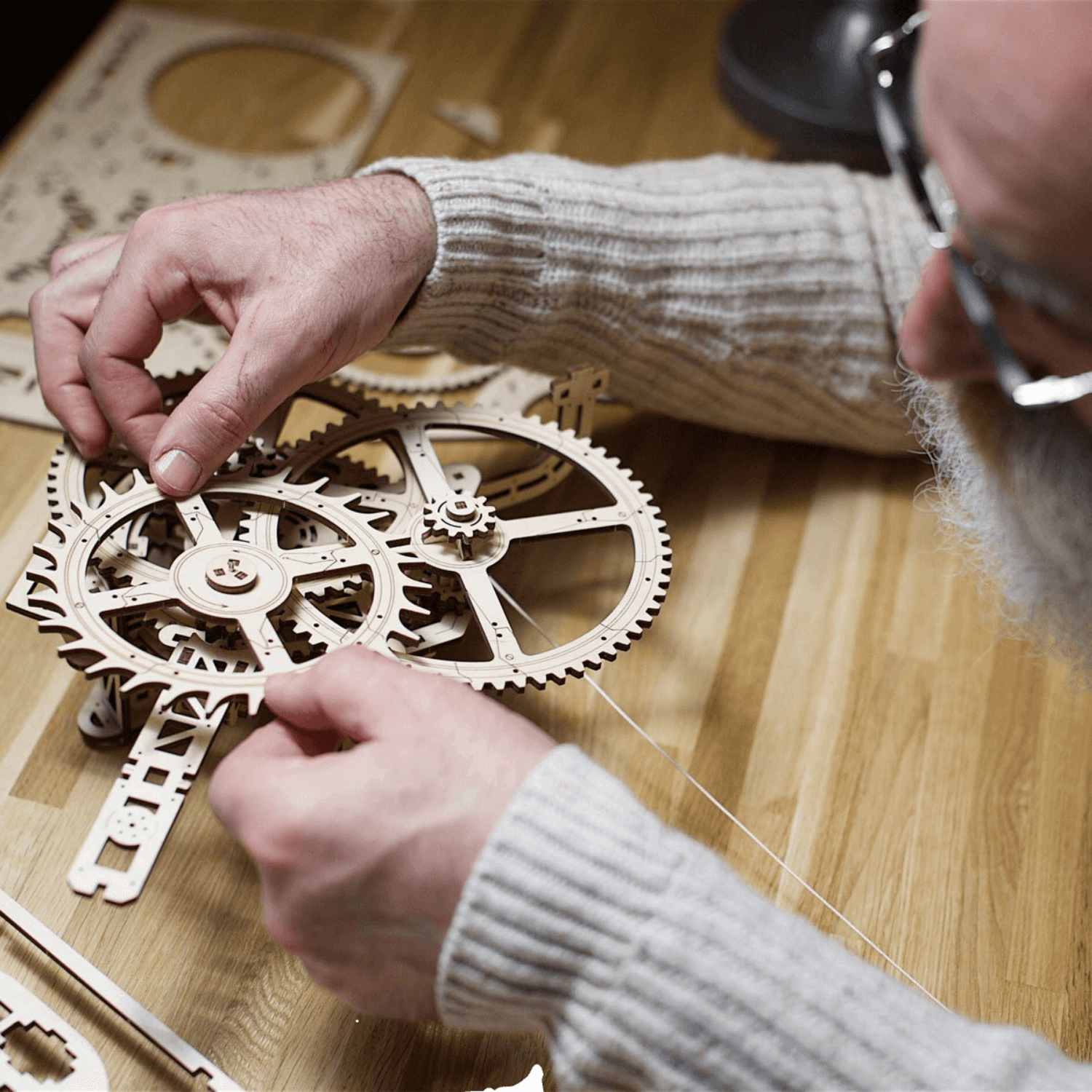 Aero Wanduhr mit Pendel