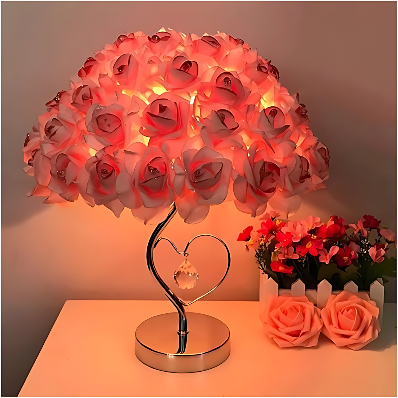 RoseLuxe - Elegante dekorative Lampe mit Silberständer