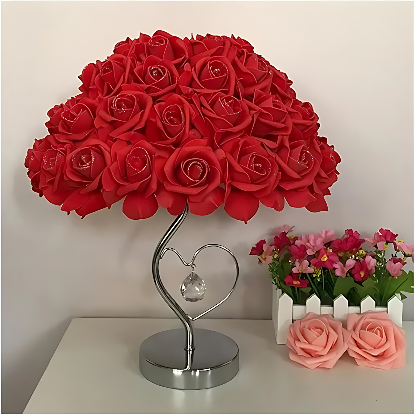 RoseLuxe - Elegante dekorative Lampe mit Silberständer