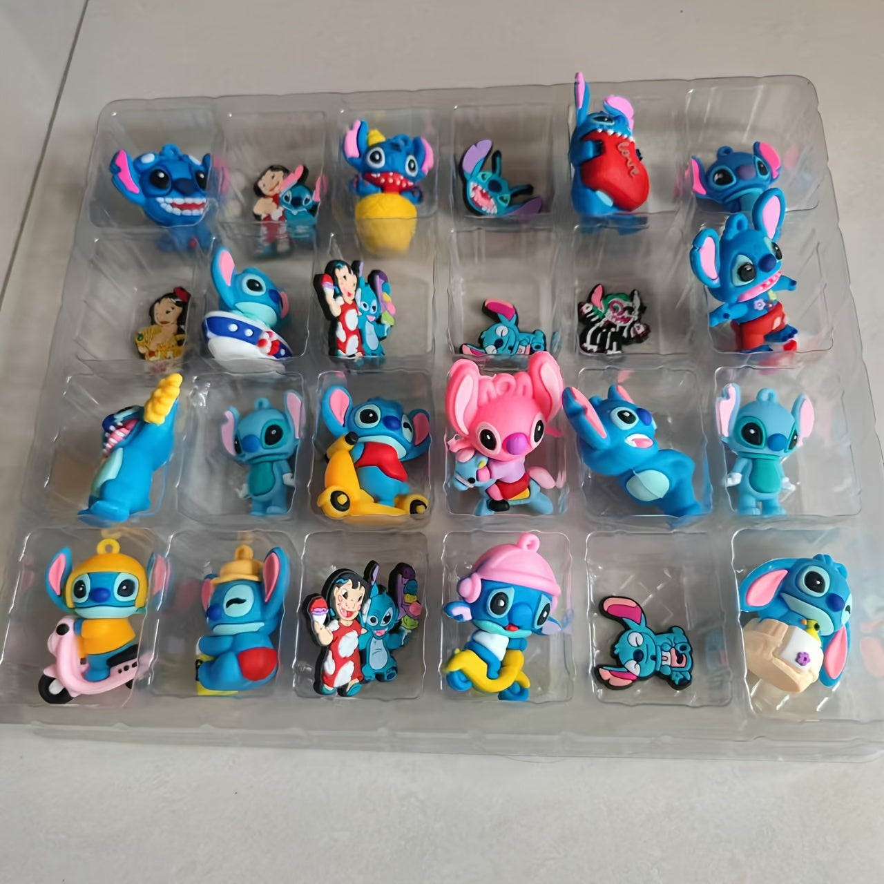 Stitch Adventskalender Spielset | 24-teiliges interaktives Feiertagsüberraschungsspiel