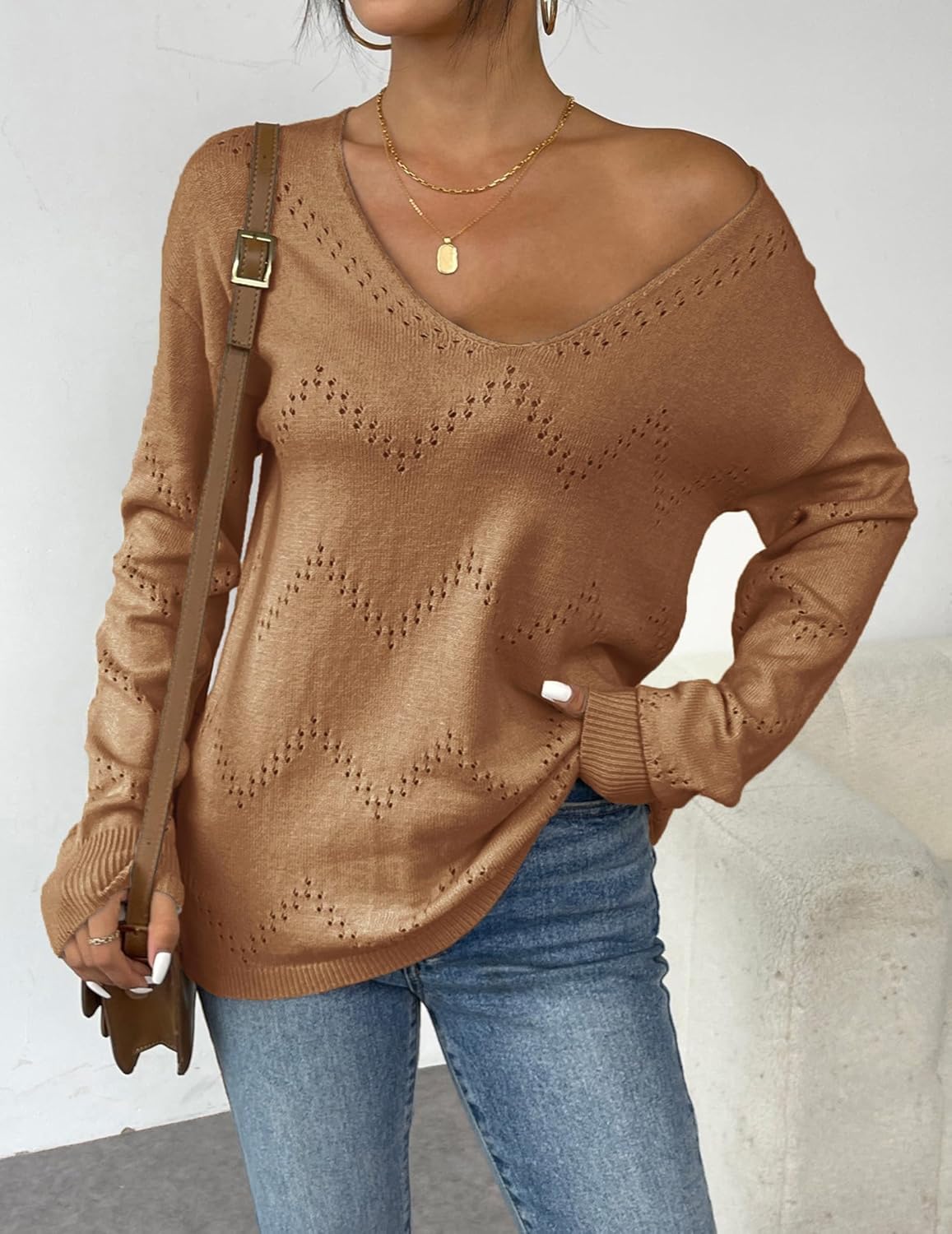 Lily's Eleganter Off-Shoulder Pullover