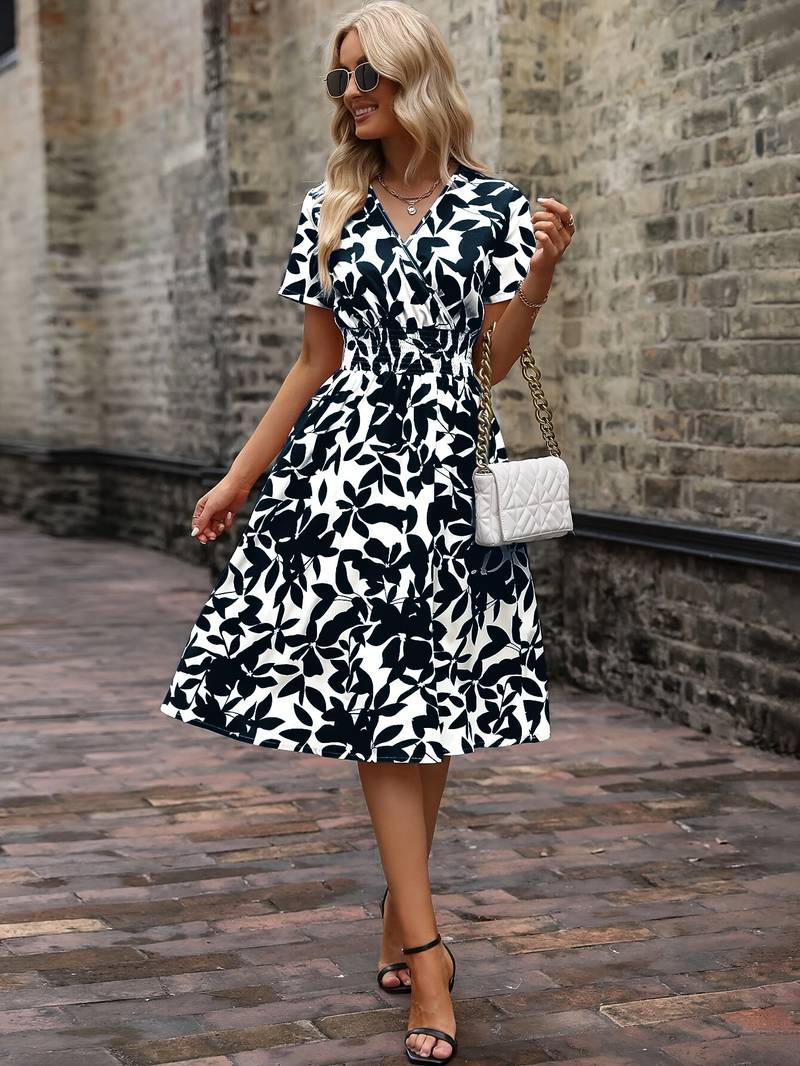Ivy – Kurzärmliges Wickelkleid mit Blumenmuster