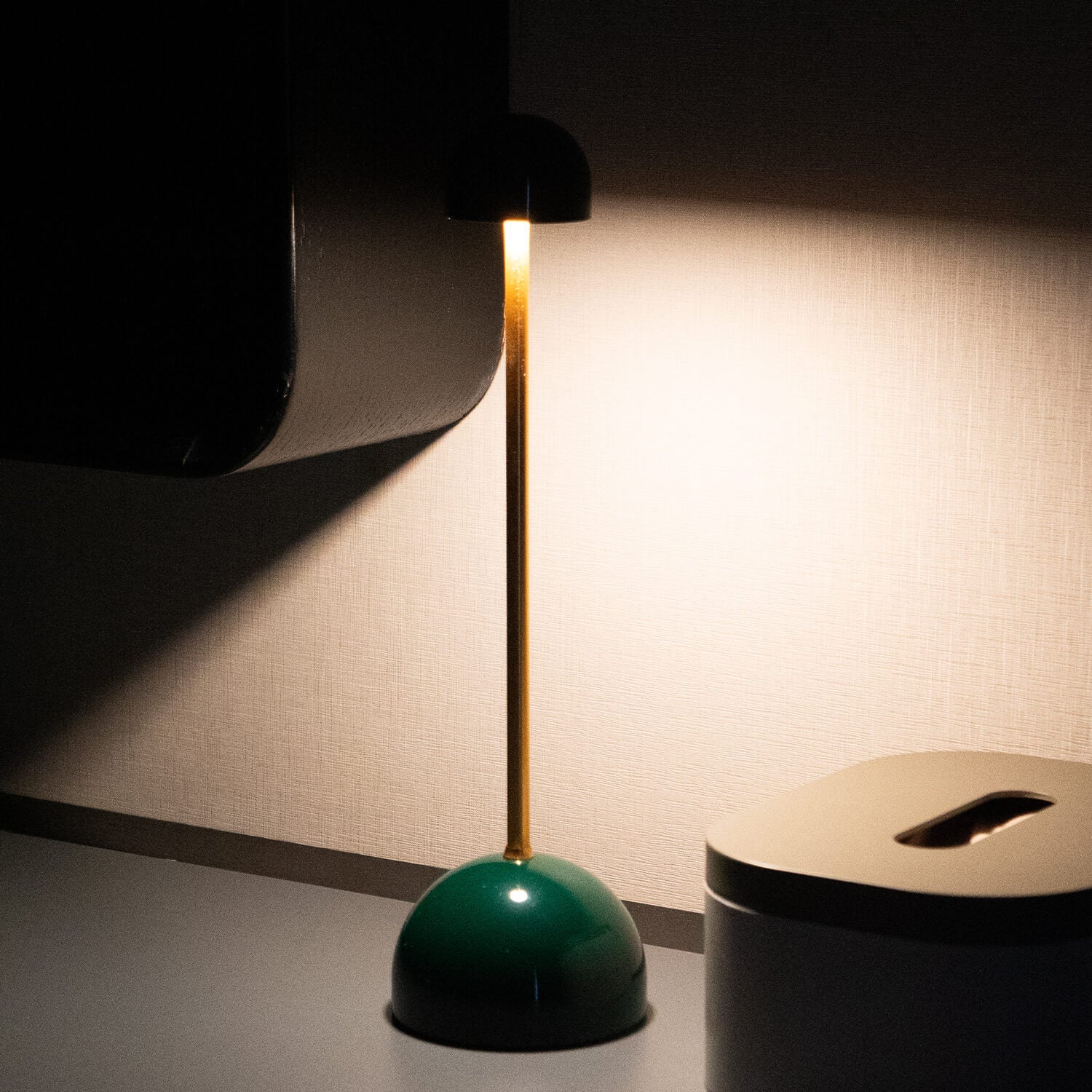 Soluna Minimalistische Drahtlose LED-Schreibtischlampe – Weiches, umgebendes Licht