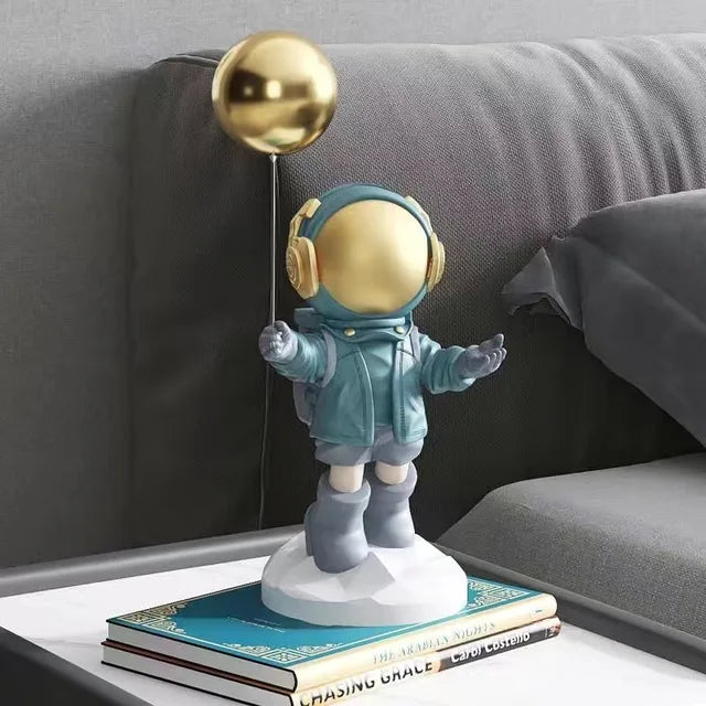 Sternenreisender - Raffinierter Astronaut und Ballonfigur für träumerische Räume