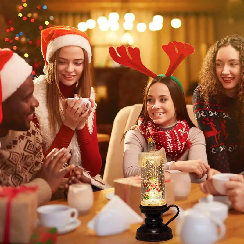 Julesne Flammeloses Stimmungslicht mit glitzerndem Schnee