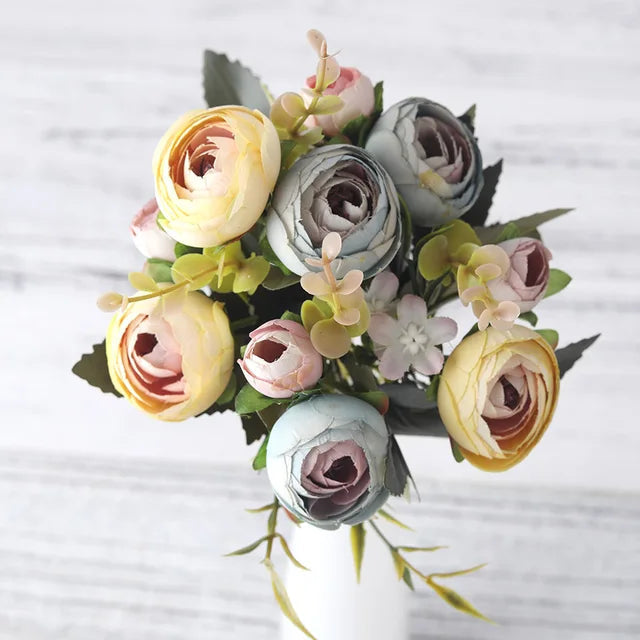 BloomLuxe – Elegante künstliche Ranunkel-Blumenarrangements