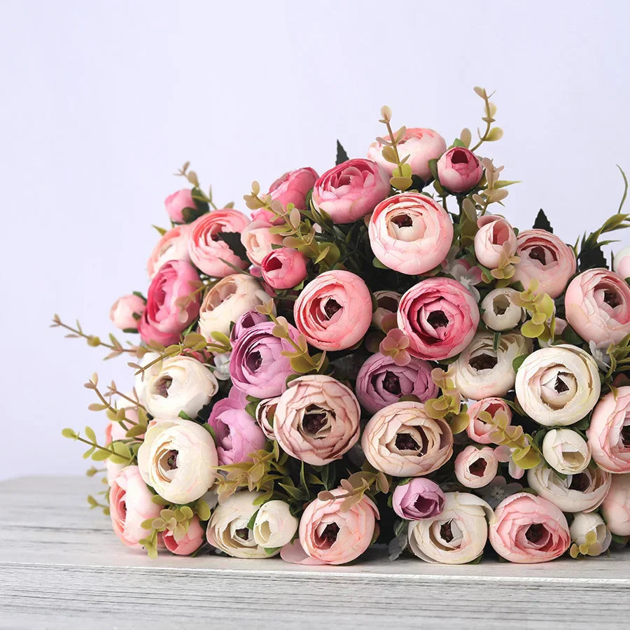 BloomLuxe – Elegante künstliche Ranunkel-Blumenarrangements
