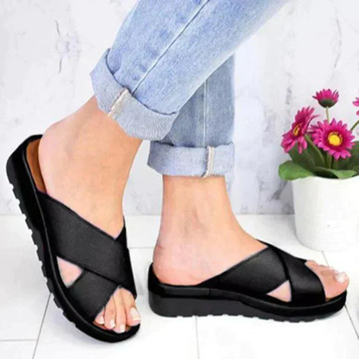 Tarah - Schlanke Sandalen mit gekreuztem Riemen