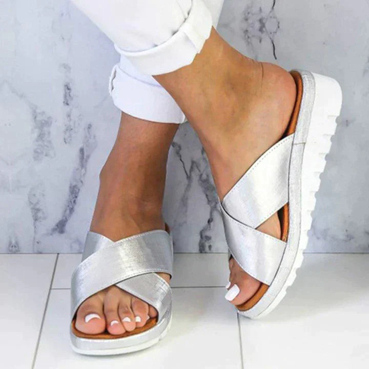 Tarah - Schlanke Sandalen mit gekreuztem Riemen
