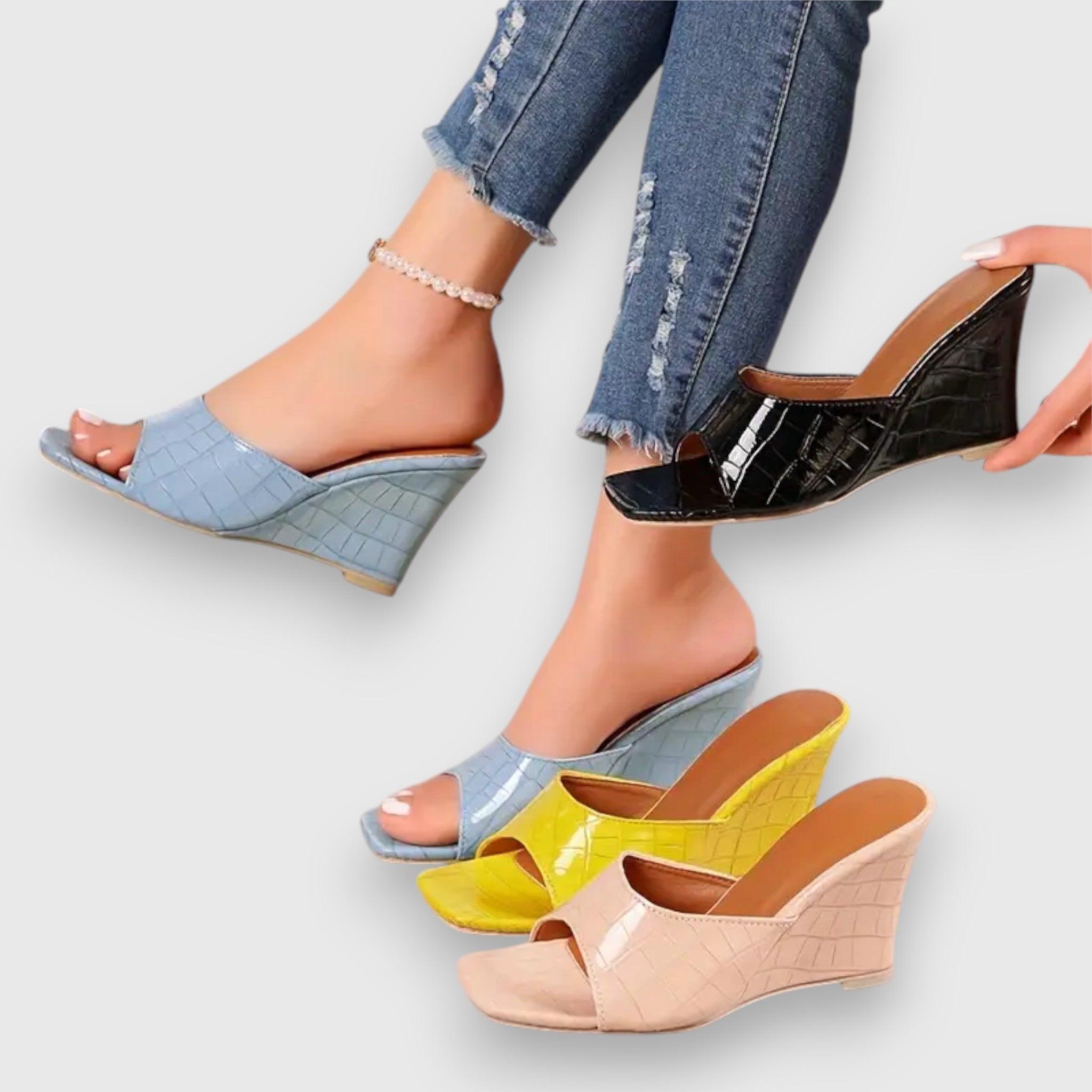 Lucy - Krokodiltexturierte quadratische Keilsandalen