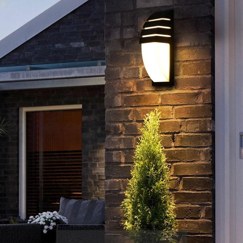LumeArc Moderne Außenwandleuchte – Zeitloses Design mit Eleganter Bogenform