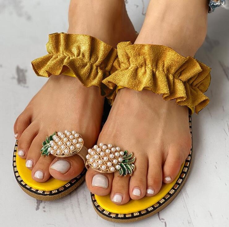 Eliza – Elegante Sandalen mit Rüschenknöchelriemen und Ananasperlenverzierung