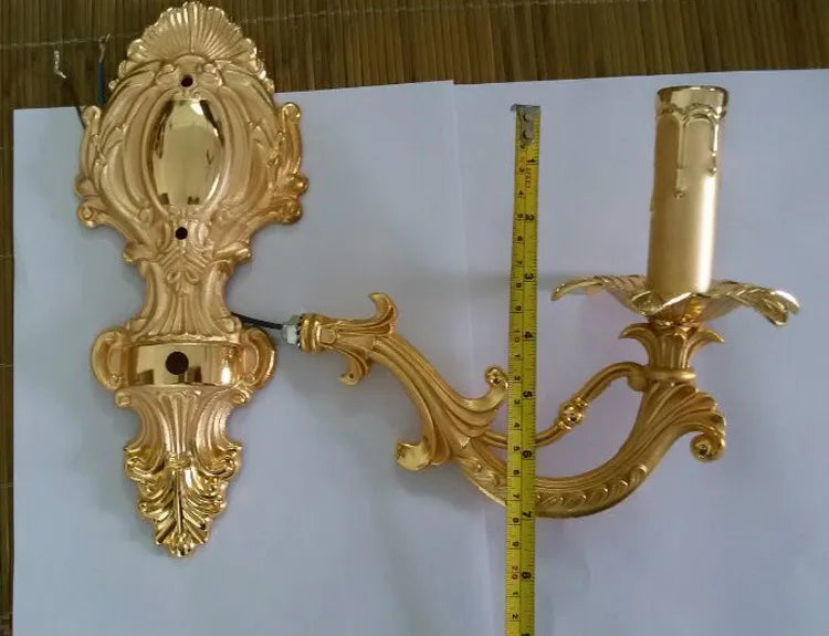 RegalGlow - Barock Wandleuchte in Gold mit Kristallakzenten