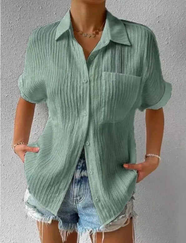 Gabriela - Lässige plissierte Bluse mit Revers