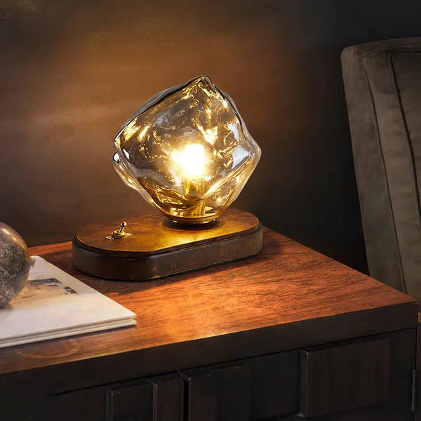 CrystalGlow - künstlerische Tischlampe aus Glas